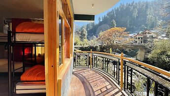 Madpackers Jibhi - Hostel