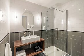 YAYS Antwerp Opera by Numa