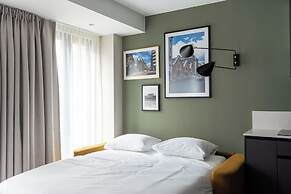 YAYS Antwerp Opera by Numa