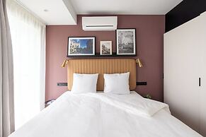 YAYS Antwerp Opera by Numa