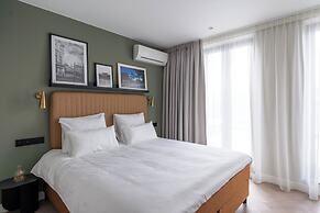 YAYS Antwerp Opera by Numa