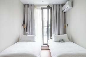 YAYS Antwerp Opera by Numa