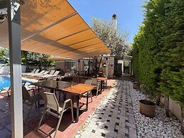 Alaçatı Otel Rebetiko