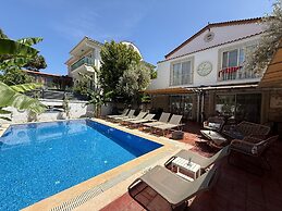 Alaçatı Otel Rebetiko
