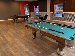 B&J Hotel and Apartment