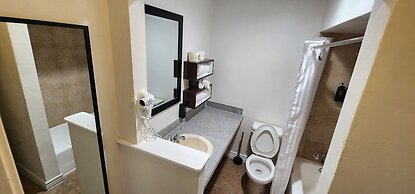 B&J Hotel and Apartment