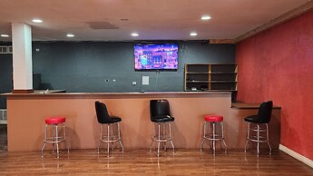 B&J Hotel and Apartment