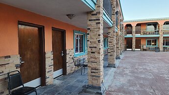 B&J Hotel and Apartment