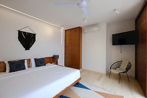 408 Luxurious Apt King Bed