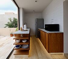 408 Luxurious Apt King Bed