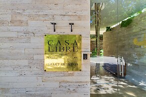 408 Luxurious Apt King Bed