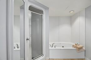 Top Floor Master Suite Bay View