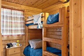 Amazing Getaway: Enjoy our Cozy Log Cabins on the Chesapeake Bay!