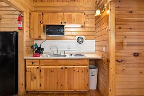 Amazing Getaway: Enjoy our Cozy Log Cabins on the Chesapeake Bay!