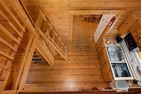 Amazing Getaway: Enjoy our Cozy Log Cabins on the Chesapeake Bay!