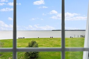 Top Floor Handicap Accessible Bay View