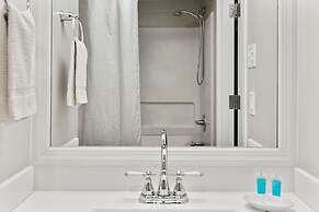 Top Floor Deluxe Suite Bay View