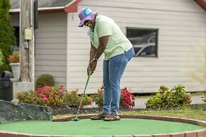 Center Parlor Room at Sandy Cove