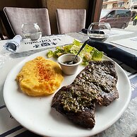 Hotel La Cofradía Pub House