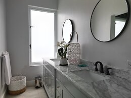 LA Vue Boutique Hotel & Beach Club