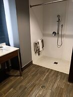 La Quinta Inn & Suites by Wyndham Bardstown