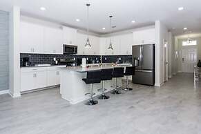 6 Bed 5 Bath Pool, Spa & Game Room 6 Bedroom Villa by Redawning