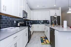 6 Bed 5 Bath Pool, Spa & Game Room 6 Bedroom Villa by Redawning