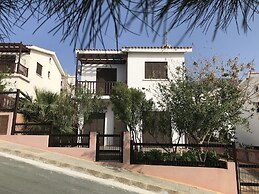 Stunning and Relaxing 3-bed House in Pomos