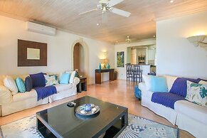 Ocean views apt with shared rooftop pool: Beacon Hill Surf by BSL Rent