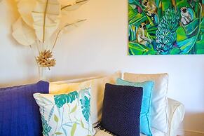 Ocean views apt with shared rooftop pool: Beacon Hill Surf by BSL Rent