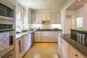 Ocean views apt with shared rooftop pool: Beacon Hill Surf by BSL Rent