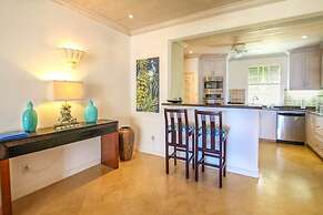 Ocean views apt with shared rooftop pool: Beacon Hill Surf by BSL Rent