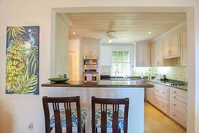 Ocean views apt with shared rooftop pool: Beacon Hill Surf by BSL Rent