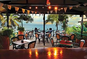 Ocean views apt with shared rooftop pool: Beacon Hill Surf by BSL Rent