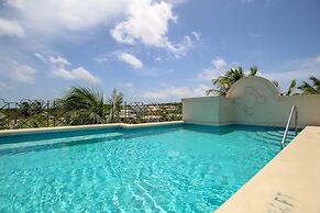 Ocean views apt with shared rooftop pool: Beacon Hill Surf by BSL Rent