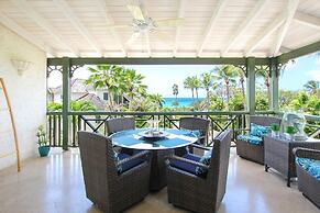 Ocean views apt with shared rooftop pool: Beacon Hill Surf by BSL Rent