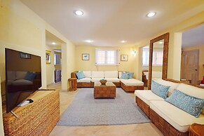 3 Min Walk to Beach - Blessed Manor by Bluescape