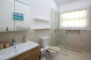 Secluded Beachfront Villa with Large Pool and Gardens - Fryers Well Ba