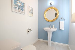 Relax Poolside At This Stylish Townhouse - Porters Gate 24 by BSL Rent