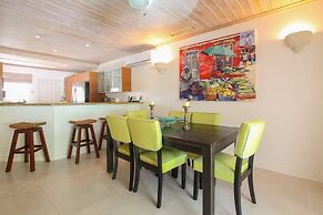 Relax Poolside At This Stylish Townhouse - Porters Gate 24 by BSL Rent