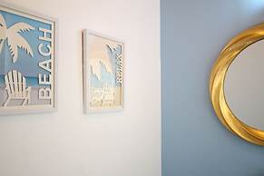 Relax Poolside At This Stylish Townhouse - Porters Gate 24 by BSL Rent