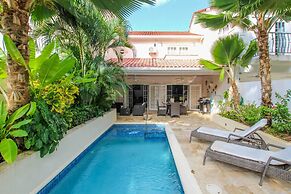 Relax Poolside At This Stylish Townhouse - Porters Gate 24 by BSL Rent