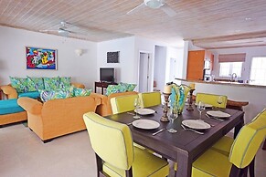 Relax Poolside At This Stylish Townhouse - Porters Gate 24 by BSL Rent