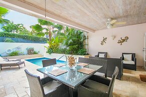 Relax Poolside At This Stylish Townhouse - Porters Gate 24 by BSL Rent