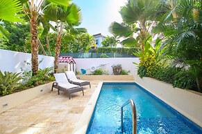 Relax Poolside At This Stylish Townhouse - Porters Gate 24 by BSL Rent