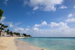 Relax Poolside At This Stylish Townhouse - Porters Gate 24 by BSL Rent