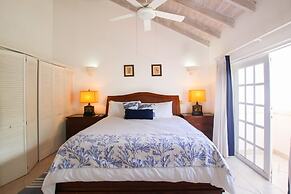 Relax Poolside At This Stylish Townhouse - Porters Gate 24 by BSL Rent