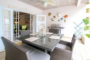 Relax Poolside At This Stylish Townhouse - Porters Gate 24 by BSL Rent