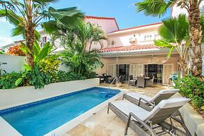 Relax Poolside At This Stylish Townhouse - Porters Gate 24 by BSL Rent