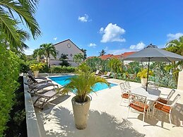 Relax Poolside At This Stylish Townhouse - Porters Gate 24 by BSL Rent